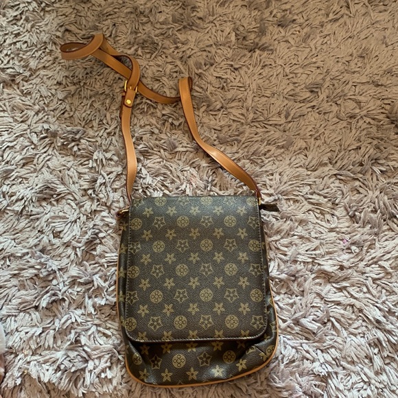 Satchel - Picture 1 of 7